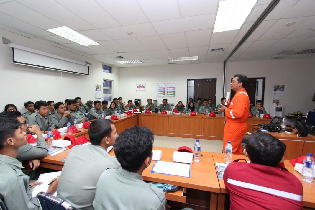 Mahasiswa Politeknik Perkapalan Negeri Surabaya Belajar  