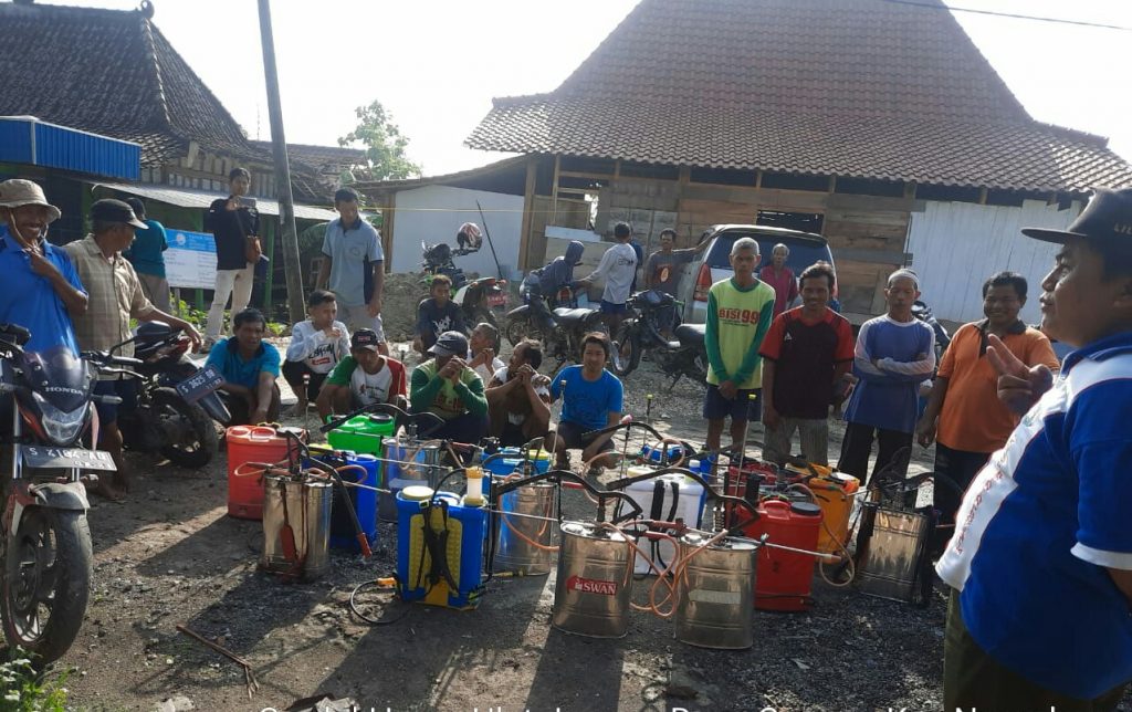 Disperta Bojonegoro Kendalikan Ulat Grayak di Ngambon