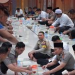 Sambut Malam 1 Muharram 1448 H, Polres Bojonegoro Gelar Ritual ‘Minum Susu Putih’ dan Makan Bersama Guna Perkuat Persaudaraan