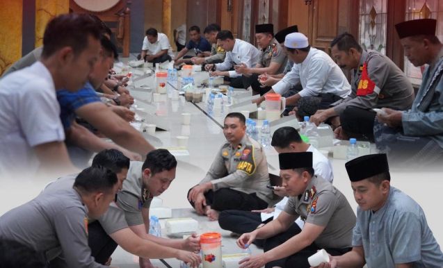 Sambut Malam 1 Muharram 1448 H, Polres Bojonegoro Gelar Ritual ‘Minum Susu Putih’ dan Makan Bersama Guna Perkuat Persaudaraan