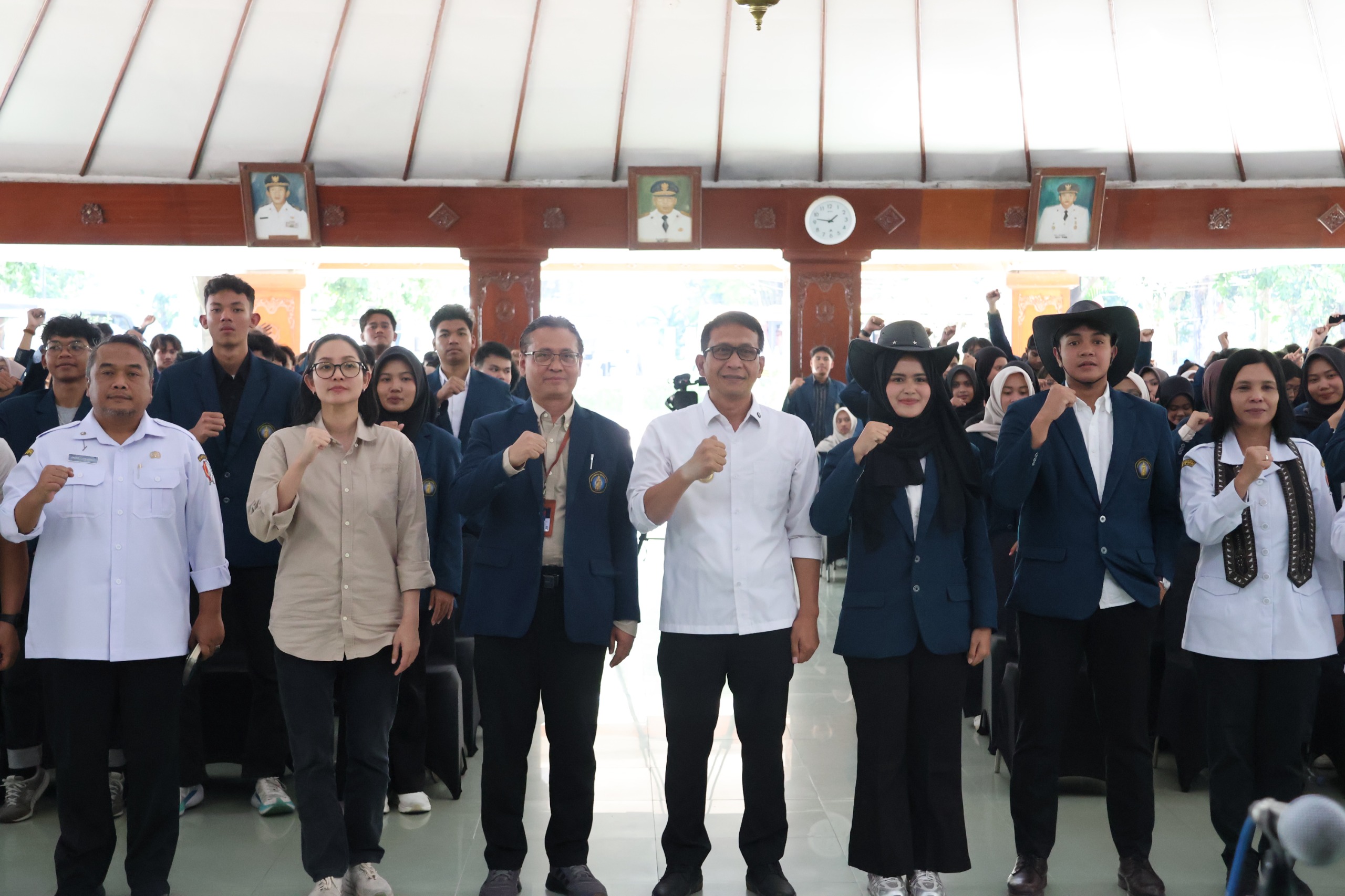Ratusan Mahasiswa UB Gelar KKNT di Bojonegoro//