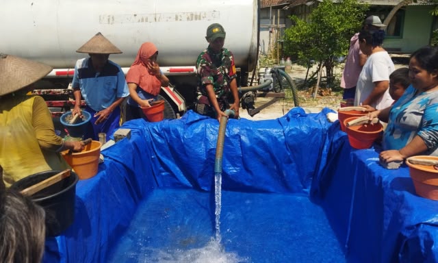 Kodim Bojonegoro Salurkan 16 Ribu Liter Air untuk Warga Terdampak Kekeringan