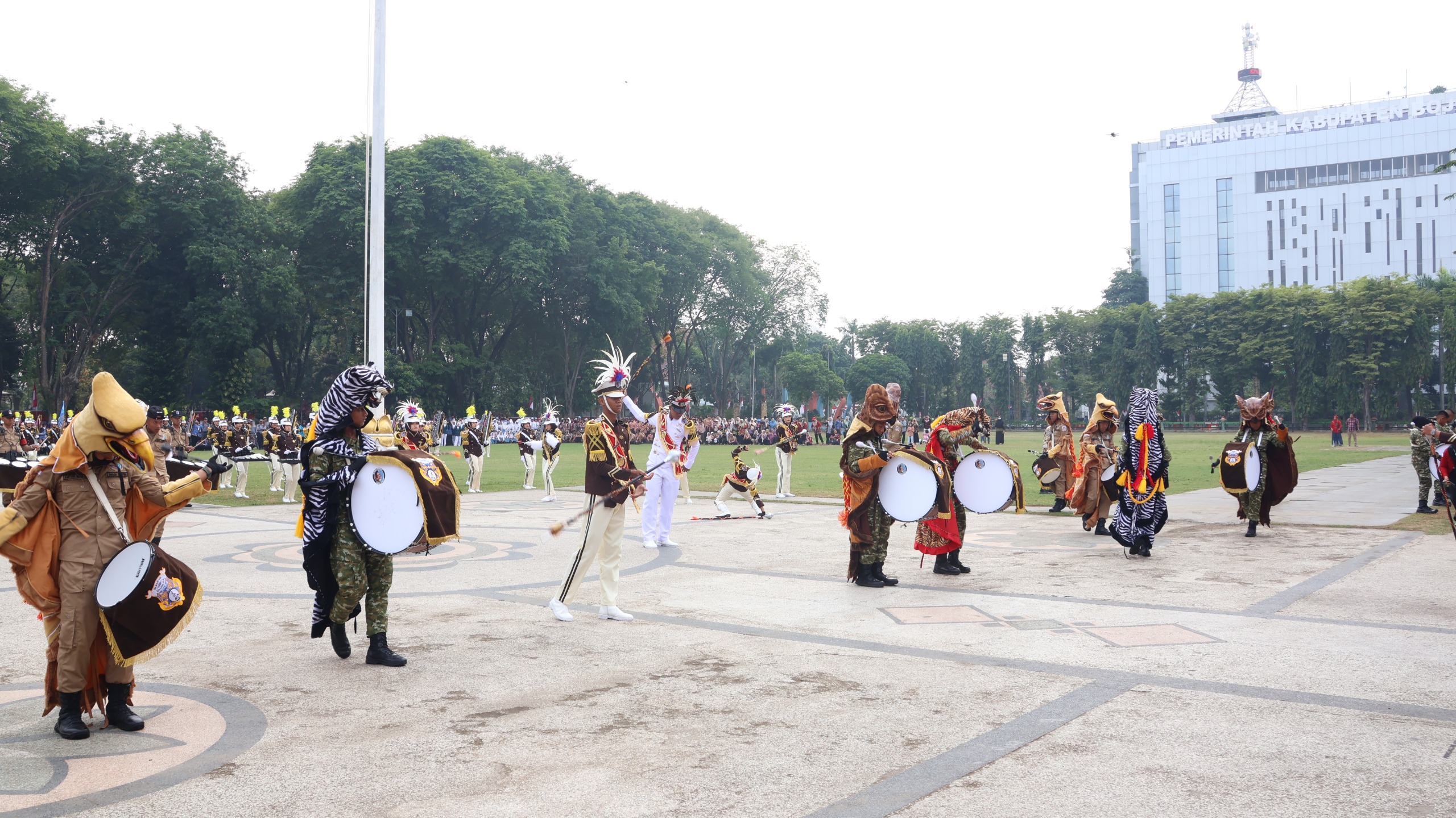 Parade Marching Band Meriahkan Perayaan Upacara HUT Ke-81 RI di Bojonegoro