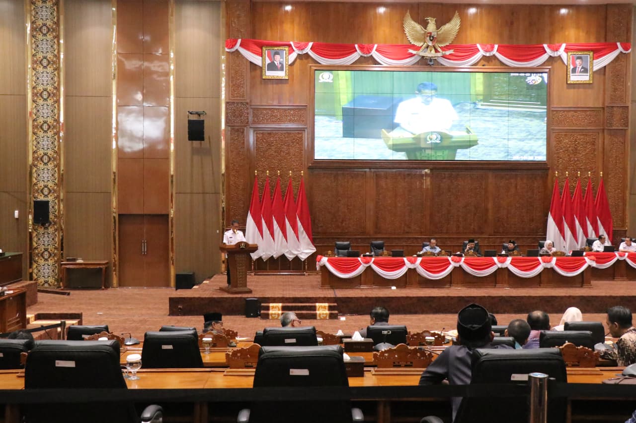 Bupati Bojonegoro Sampaikan Nota Raperda di Rapat Paripurna