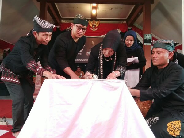 Pemkab Bojonegoro Buktikan Identitas Daerah, Obor Sewu Jadi Penggerak Ekonomi Warga