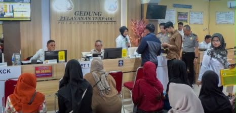 Wakapolres Bojonegoro Cek Fasilitas SPKT, Pastikan Pelayanan Masyarakat Berjalan Optimal